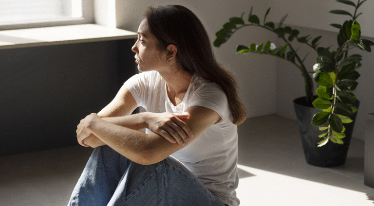 Leia mais sobre o artigo Autismo em Mulheres Adultas: o silêncio por trás do mascaramento